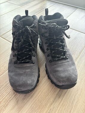 Columbia Men's Grey Hiking Boots size 10